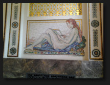 Mosaik "Die Schreibende" in der Eingangshalle der Nationalbibliothek. Foto: Birgit Jungjohann